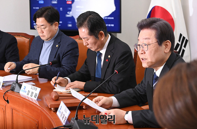 ▲ 이재명 더불어민주당 대표가 지난해 12월27일 오전 국회에서 열린 최고위원회의에서 모두발언을 하고 있다. ⓒ서성진 기자