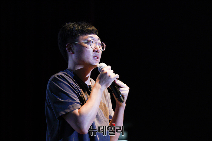 ▲ 김선태 주무관이 지난해 9월21일 서울 종로구 씨네큐브에서 열린 'SDGs포럼 X 칸 라이언즈 2023'에서 강연을 하고 있다.ⓒ서성진 기자