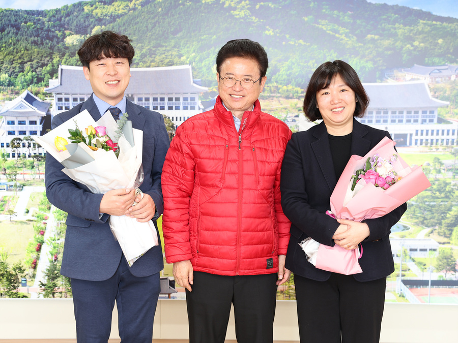 ▲ 왼쪽부터 김규홍 사무총장 당선자, 이철우 경북도지사, 박소영 노조위원장 당선자.ⓒ경북도