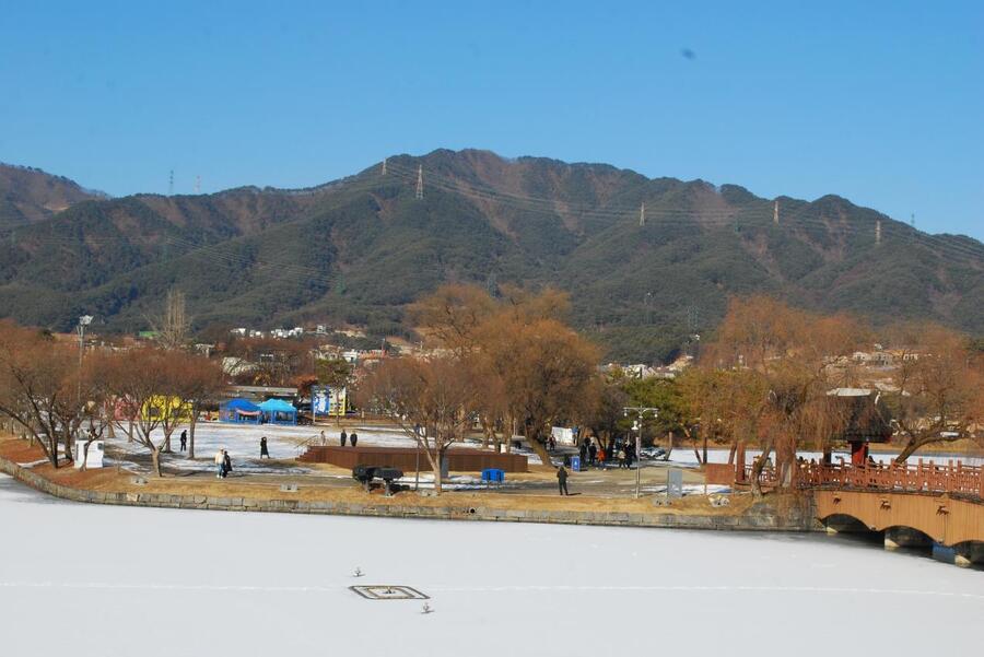 ▲ 의림지에서 바라본 용두산 산줄기.ⓒ진경수 山 애호가