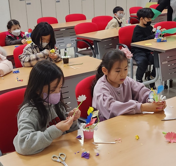 ▲ 대전학생교육문화원 부설 산성어린이도서관은 겨울방학 맞춤형 독서 융합 체험 행사 ‘산성에서 놀자’ 프로그램을 운영한다.ⓒ대전학생교육문화원