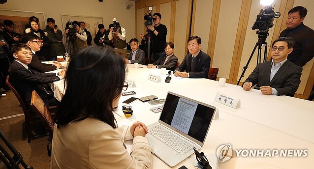 ▲ 양동호 광주광역시의사회 대의원회 의장이 지난 10일 서울 중구 달개비에서 의대정원 확충 규모 등을 주제로 열린 제24차 의료현안협의체에서 발언하고 있는 모습. ⓒ뉴시스