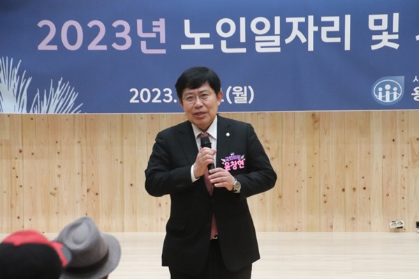 ▲ 윤창현 의원이 지난 15일 국회에서 열린 '국민의힘 공약 개발본부 중앙공약개발단 출범식'에서 총선 경제정책 공약을 총괄할 경제플러스단 단장으로 임명됐다.ⓒ윤창현의원실