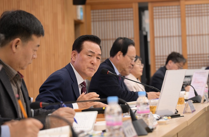 ▲ 백성현 논산시장이 지난 15일 시청 회의실에서 열린 2024년 주요 업무계획 보고회에서 인사말을 하고 있다.ⓒ논산시