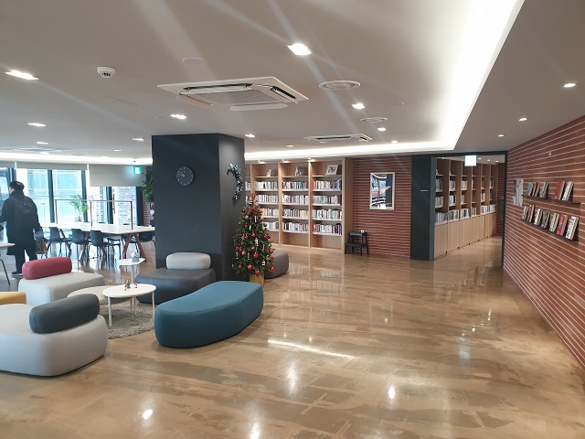 ▲ 서울 은평구 대조동 '호반베르디움 스테이원' 도서관 모습.ⓒ송학주 기자