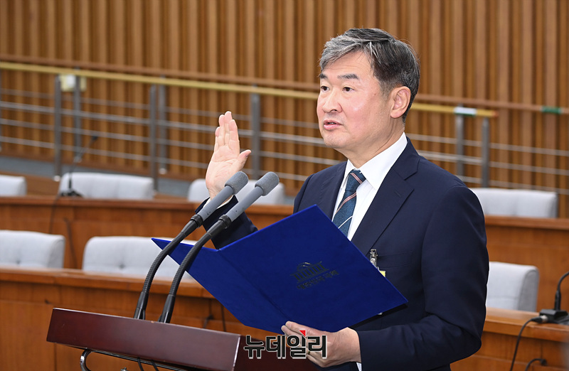 ▲ 조태용 국가정보원장 후보자가 지난 11일 오전 국회에서 열린 인사청문회에서 증인선서를 하고 있다.ⓒ서성진 기자