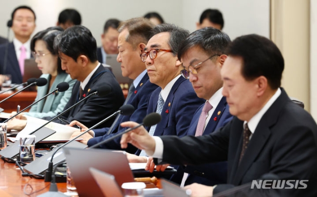 조태열 외교부 장관이 16일 서울 용산 대통령실 청사에서 열린 국무회의에 참석해 있다. ⓒ뉴시스