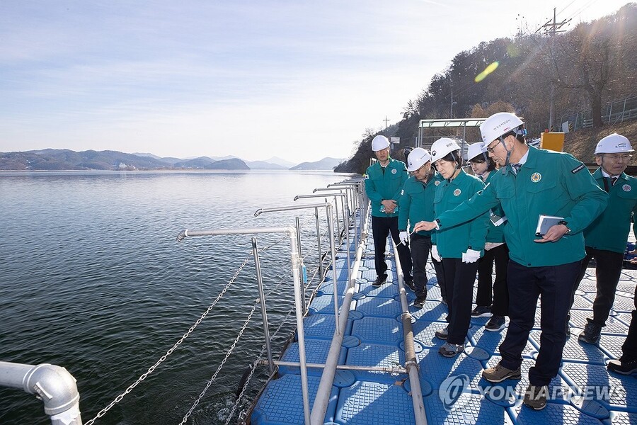 ▲ 한화진 환경부 장관이 16일 오후 팔당취수장에 방문해 용수공급 현황 및 계획을 점검하고 있다 ⓒ연합뉴스