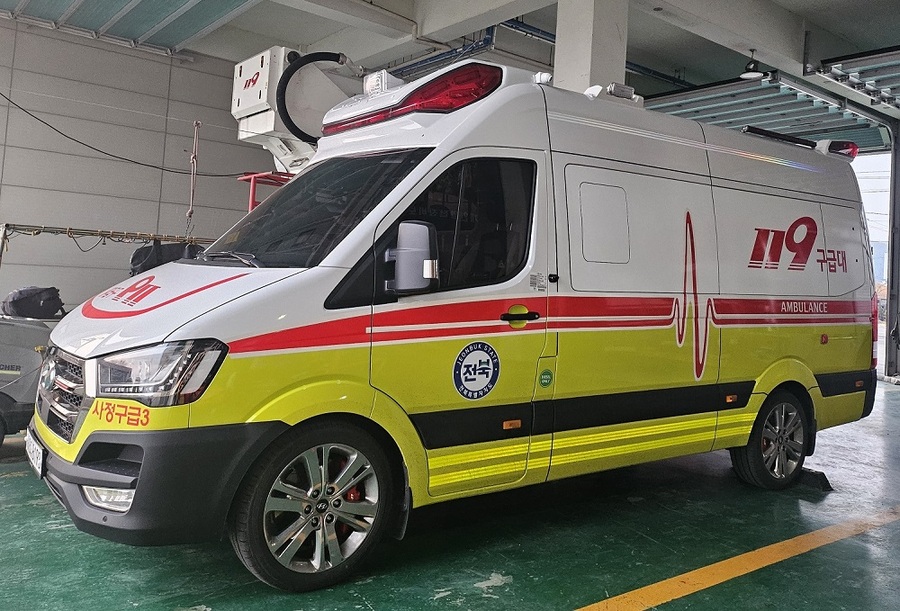 ▲ 군산소방서 중환자 전원용 특수 구급차 ⓒ전북소방본부
