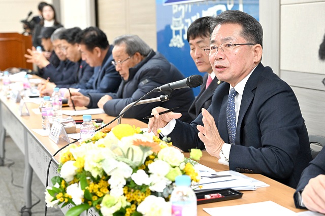 ▲ 김진열 군수가 16일 소보면을 방문해 ‘읍면순회 군민 공감대화’를 실시하고 있다.ⓒ군위군