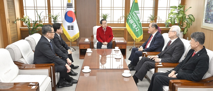 ▲ 홍준표 대구광역시장은 1월 16일 오후 3시 대구·경산권 주요 5개 대학 총장들과 만나 교육발전특구 추진에 대한 의견을 청취하는 등 소통의 시간을 가졌다.ⓒ대구시