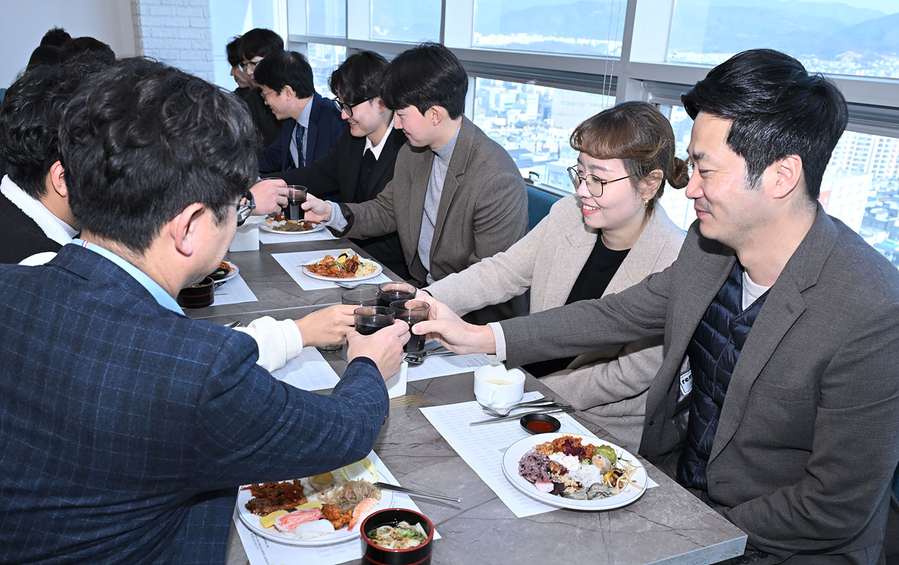 ▲ 근무 혁신은 젊은 공무원(MZ세대)의 퇴직률 증가와 공무원 지원 감소 등 공직의 선호도가 저하돼 우수한 인력의 공직 유인과 조직의 활력을 불어넣고 조직 내부의 낡은 관행과 구습을 타파하는 등 스스로 변화하는 노력이 필요해 추진됐다.ⓒ대구시