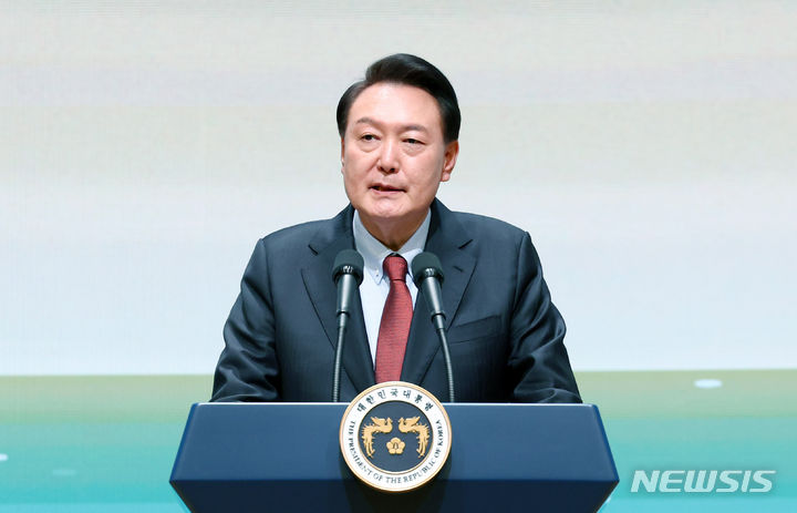 ▲ 윤석열 대통령이 17일 서울 중구 대한상공회의소에서 열린 2024년 교육계 신년교례회에서 발언하고 있다.ⓒ뉴시스