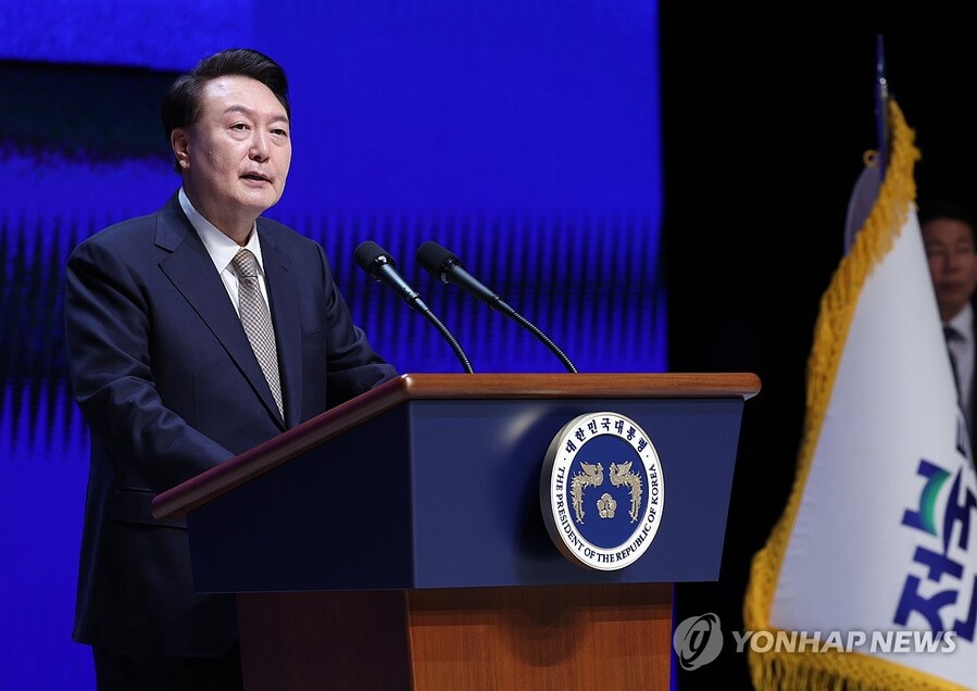 ▲ 윤석열 대통령이 18일 전주시 덕진구 한국소리문화의전당 모악당에서 열린 전북특별자치도 출범식에서 축사를 하고 있다.ⓒ연합뉴스