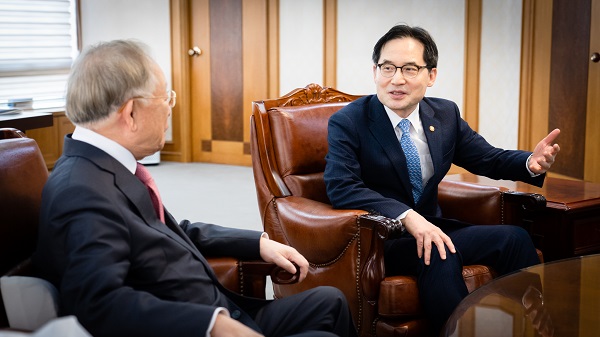 ▲ 한기정 공정거래위원장은 18일 한국경영자총협회(서울 마포구 소재)를 방문, 손경식 회장과 신년간담회를 가졌다.ⓒ공정위