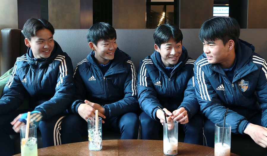 ▲ 울산HD U15(현대중) 선수 (왼쪽부터 조민우, 김도훈, 박주환, 남이안 선수) ⓒ넥슨
