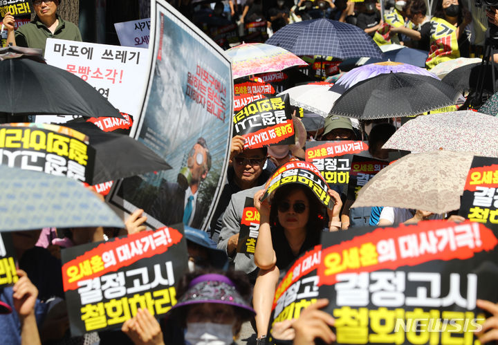 ▲ 지난해 9월7일 서울 중구 서울시청 신청사 인근 도로에서 마포소각장백지화투쟁본부 회원들이 마포소각장 결정고시 철회요구 주민집회를 하고 있다. ⓒ뉴시스