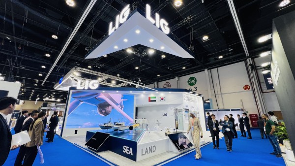 ▲ UAE 로봇/무인 분야 전시회 'UMEX 2024'에 참가한 LIG넥스원 홍보전시관ⓒLIG넥스원