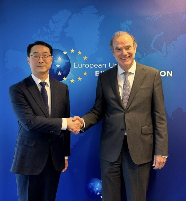 ▲ 김건 한반도평화교섭본부장이 23일(현지시간) 벨기에 브뤼셀에 있는 유럽연합(EU) 본부를 방문해 EU 대외관계청(EEAS)의 엔리케 모라 사무차장을 면담했다. ⓒ외교부 제공