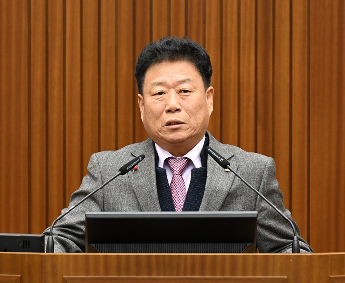 ▲ 김충식 세종시의회 부의장이 24일 오전 87회 세종시 의회 임시회 제1차 본회의에서 5분 자유발언을 하고 있다.ⓒ세종시의회