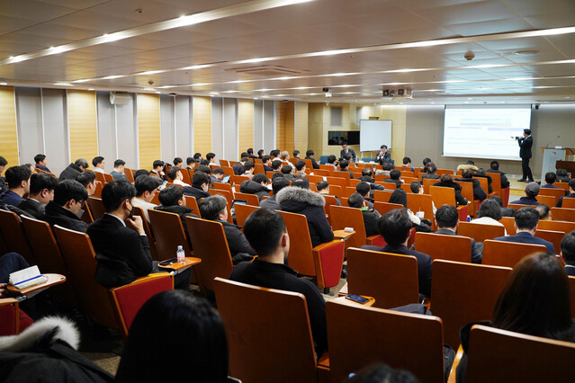 ▲ 대한전선이 기업 설명회에서 투자자 대상으로 설명하고 있다.ⓒ대한전선