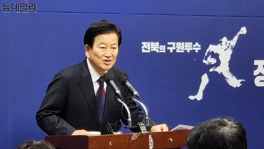 ▲ 오는 4월 10일 치러지는 제22대 국회의원 선거 전주병 출마를 선언한 정동영(71·더불어민주당) 예비후보가 24일 “이낙연 탈당세력의 호남권 상륙은 결코 용인해서는 안 된다며 ‘민주 벨트’를 구축해 호남상륙을 차단하겠다”고 밝혔다.ⓒ김경섭