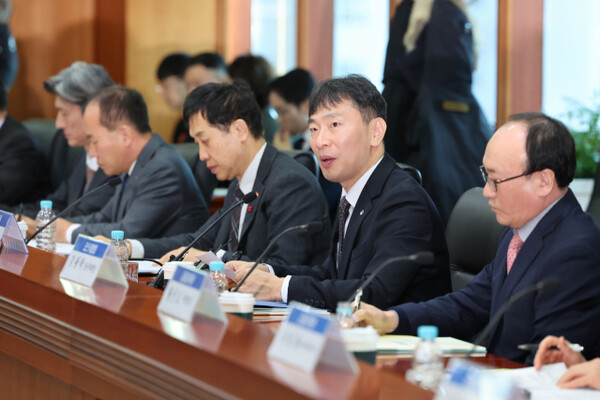 ▲ 이복현 금융감독원장이 2024년 1월 24일 오전 서울 영등포구 금융투자협회에서 열린 금융당국-증권업계 간 간담회에서 발언하고 있다. ⓒ연합뉴스