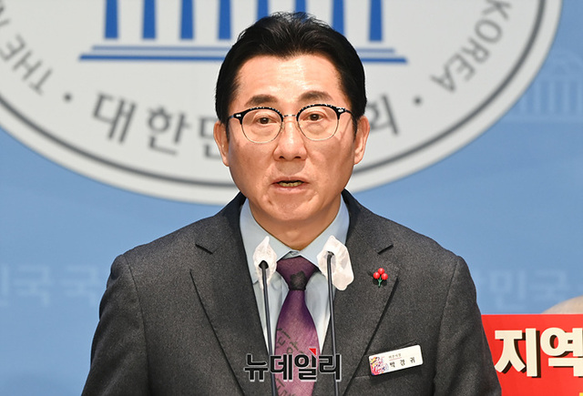 ▲ 박경귀 아산시장이 19일 오후 국회 소통관에서 '국립경찰병원 아산건립 예타면제 촉구' 기자회견을 하고 있다. 2023.12.19 ⓒ서성진 기자