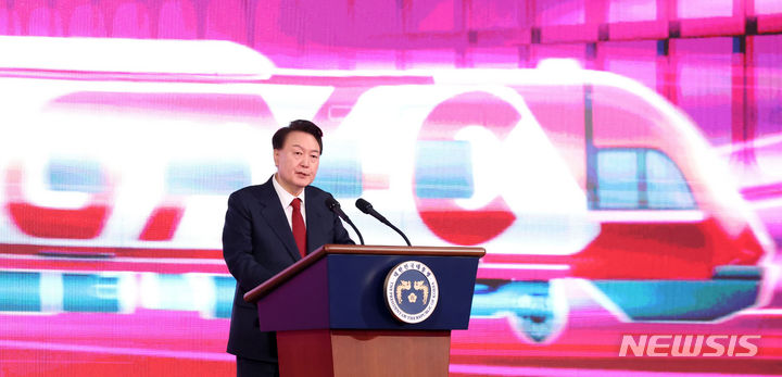 ▲ 윤석열 대통령이 25일 경기 의정부시청 다목적체육관에서 열린 GTX-C 착공기념식에서 기념사를 하고 있다.ⓒ뉴시스