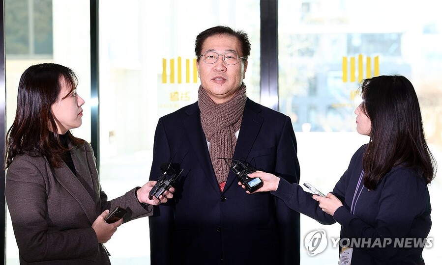 ▲ 윤석열 정부 두 번째 법무부 장관에 지명된 박성재 후보자가 25일 오후 서초구 서울고등검찰청에 마련된 인사청문회준비단 사무실로 출근하며 취재진 질문에 답하고 있다. 2024.1.25 ⓒ연합뉴스