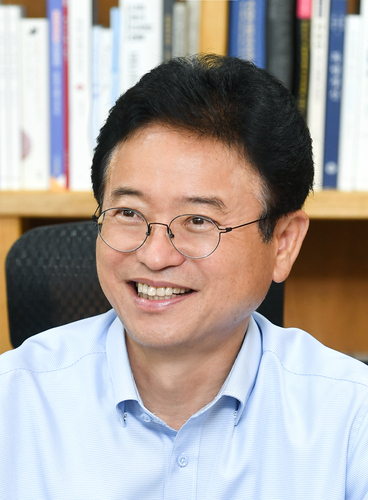 ▲ 이철우 경북도지사가 “드디어 동서 화합의 철도가 달릴 수 있게 됐다”며 “30년 동안 영호남의 숙원사업이었던 달빛철도 건설을 위한 특별법의 국회 통과를 진심으로 환영한다”고 말했다.ⓒ경북도