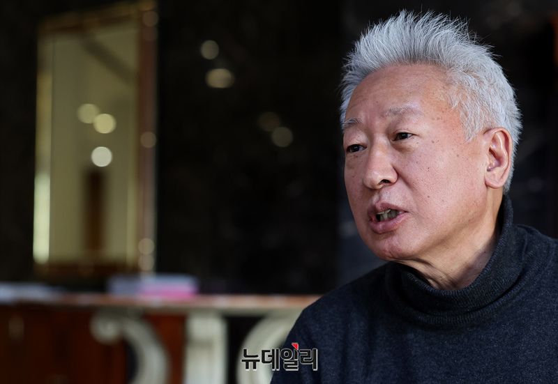 ▲ 류석춘 전 연세대 교수가 30일 서울 홍은동 스위스그랜드호텔에서 뉴데일리의 질문에 답하고 있다.
ⓒ정상윤 기자