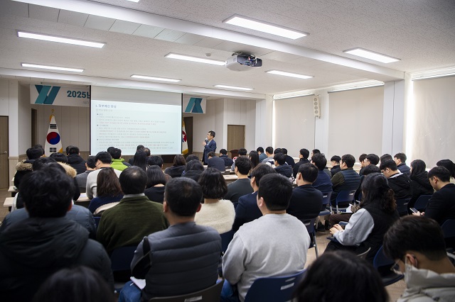 ▲ 울릉군은 지난 30일 군청 제1회의실에서 국비 실무담당자를 대상으로 2025년 국비확보를 위한 전략수립 교육을 가졌다.ⓒ울릉군