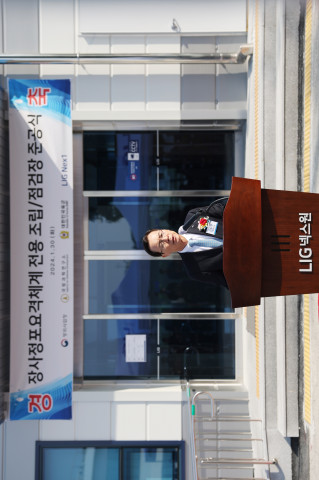 ▲ . LIG넥스원이 장사정포요격체계 전용 조립/점검장 신축을 기념해 준공식을 개최했다. 신익현 LIG넥스원 사장이 참석한 귀빈들에게 인사말을 하고 있다.ⓒ LIG넥스원