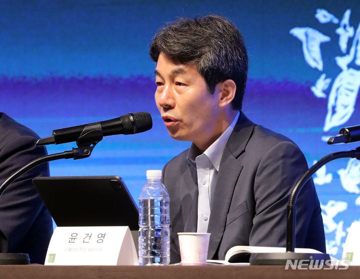 ▲ 윤건영 더불어민주당 의원이 19일 오전 서울 영등포구 63컨벤션센터에서 열린 '9.19 평양공동선언 5주년, 평화의 힘 평화의 길 토론회'에 패널로 참석해 발언하고 있다. ⓒ뉴시스