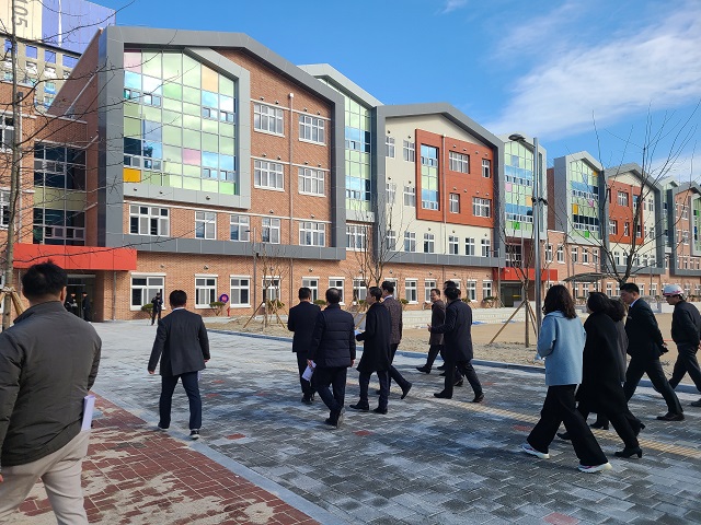 ▲ 포항교육지원청은 오는 3월 새롭게 문을 여는 신설학교를 방문해 개교 추진 상황에 대한 중점 점검을 실시했다.ⓒ포항교육지원청