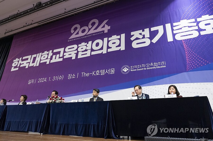 ▲ 이주호 사회부총리 겸 교육부 장관이 31일 오후 서울 양재동 더케이 호텔에서 열린 2024년 한국대학교육협의회(대교협) 정기총회에서 발언하고 있다. ⓒ연합뉴스