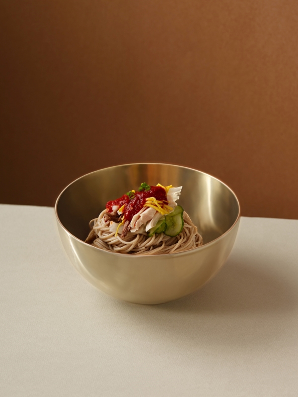 ▲ 비빔 메밀면ⓒ교촌에프앤비