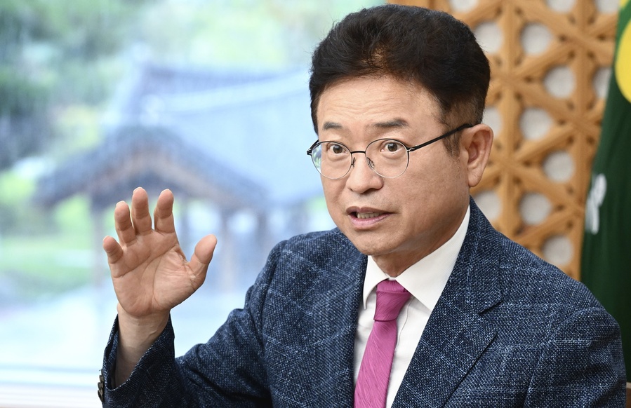 ▲ 이철우 경상북도지사는 지난밤 인명 구조활동을 하다 매우 안타깝게 순직한 소방관들에게 애도와 경의를 표하면서 “장례절차 와 유가족 위로 등 전 분야에 걸쳐서 최고의 격식을 갖춰 예우 할 것”을 지시했다.ⓒ경북도