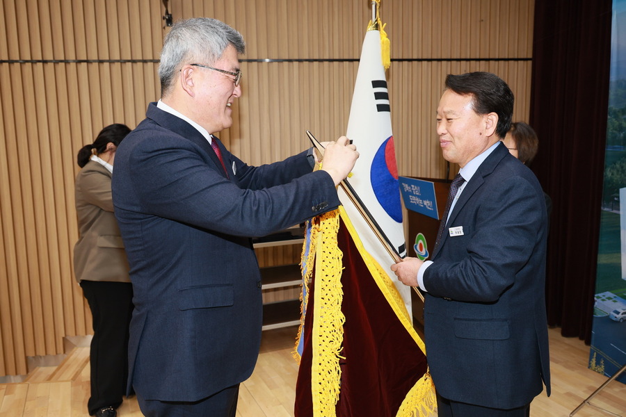 ▲ 예천군(군수 김학동)은 2월 1일 정례조회에서 2023년도 읍·면 행정 종합평가(이하 ‘읍면 평가’)시상식을 개최했다.ⓒ예천군