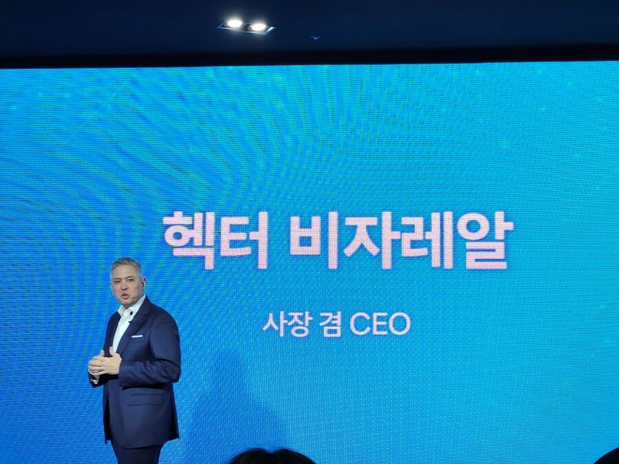 ▲ 헥터 비자레알 한국지엠 대표가 지난 2일 서울 강남구 도산대로 '더 하우스 오브 GM'에서 개최된 신년 기자간담회에서 연설하고 있다.ⓒ김병욱 기자