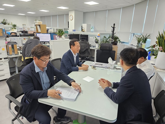 ▲ 박현국 군수가 지난 14일 행정안전부를 방문해 호우피해 개선복구사업을 건의했다.ⓒ봉화군