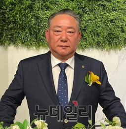 ▲ 3선에 성공한 김천웅 상임이사장ⓒ김경섭