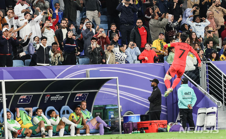 ▲ 2023 AFC 카타르 아시안컵 8강전 호주 대 대한민국의 경기에서 연장 전반 대한민국 손흥민이 프리킥 역전골을 넣고 기뻐하고 있다.ⓒ뉴시스