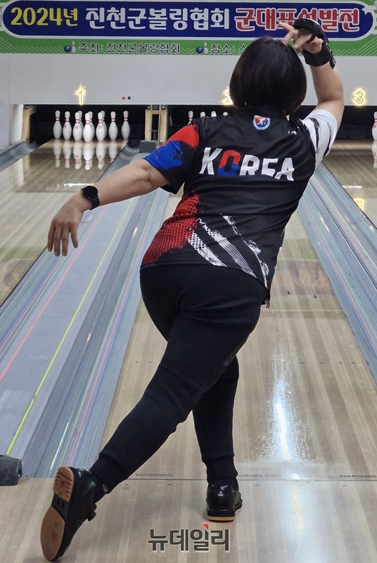 ▲ 이근혜가 래인 위에서 멋진 투구를 하고있다.ⓒ 뉴데일리.