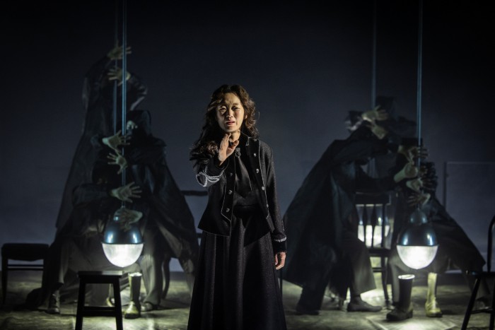 ▲ 연극 '햄릿' 공연 장면.ⓒ국립극단