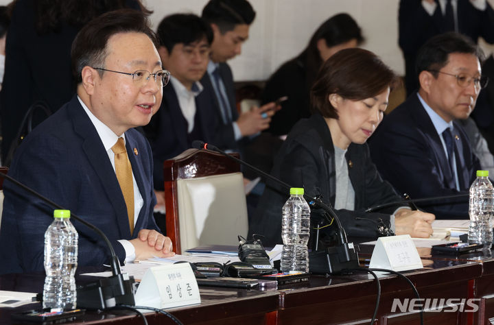 ▲ 조규홍 보건복지부 장관이 6일 정부서울청사에서 열린 '2024년 제1차 보건의료정책심의위원회'에 참석해 발언하고 있다.ⓒ뉴시스