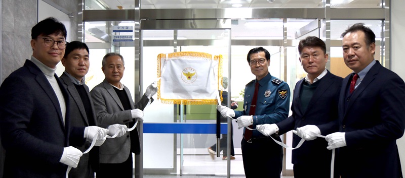 ▲ 선거상황실 개소식 좌측부터 정범채 반부패수사1팀장, 이진동 수사1계장, 황석헌 수사과장, 한형우 세종경찰청장, 윤병근 반부패수사대장, 김지훈 사이버수사대장. 
ⓒ세종경찰청