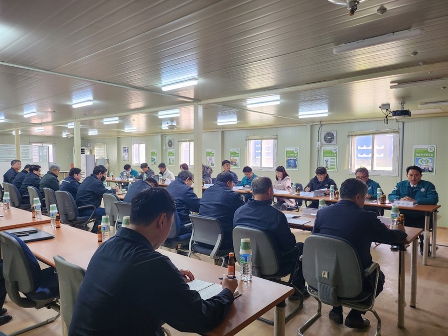 ▲ 문석구 진천부군수가 6일 교성지구 도시개발사업장을 방문해 현장점검을 실시했다.ⓒ진천군.