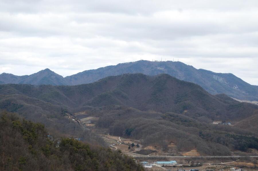 ▲ 임도 전망 좋은 곳에서 바라본 가섭산.ⓒ진경수 山 애호가